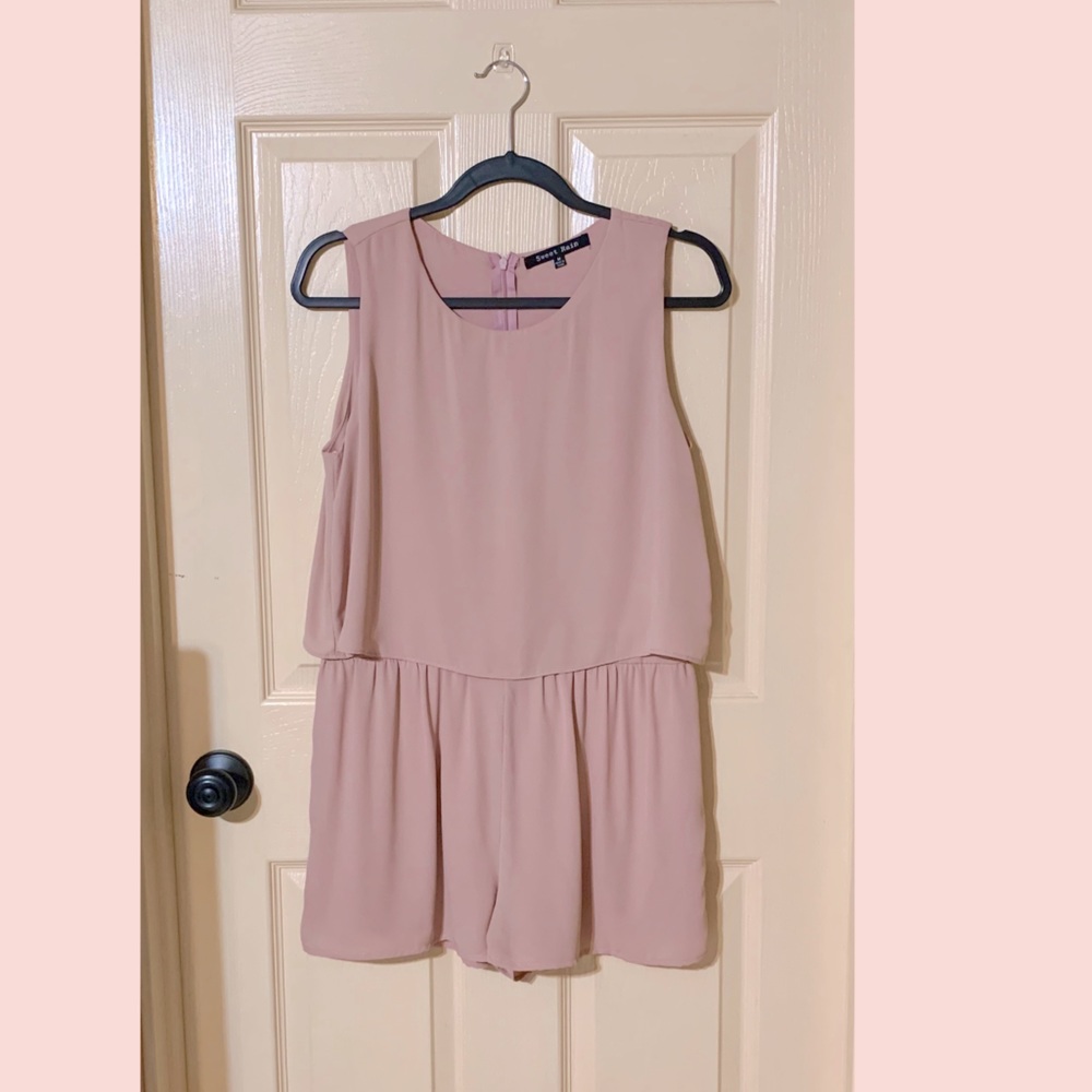 🟥Clearance 3/$12! Blush chiffon sleeveless flowy romper